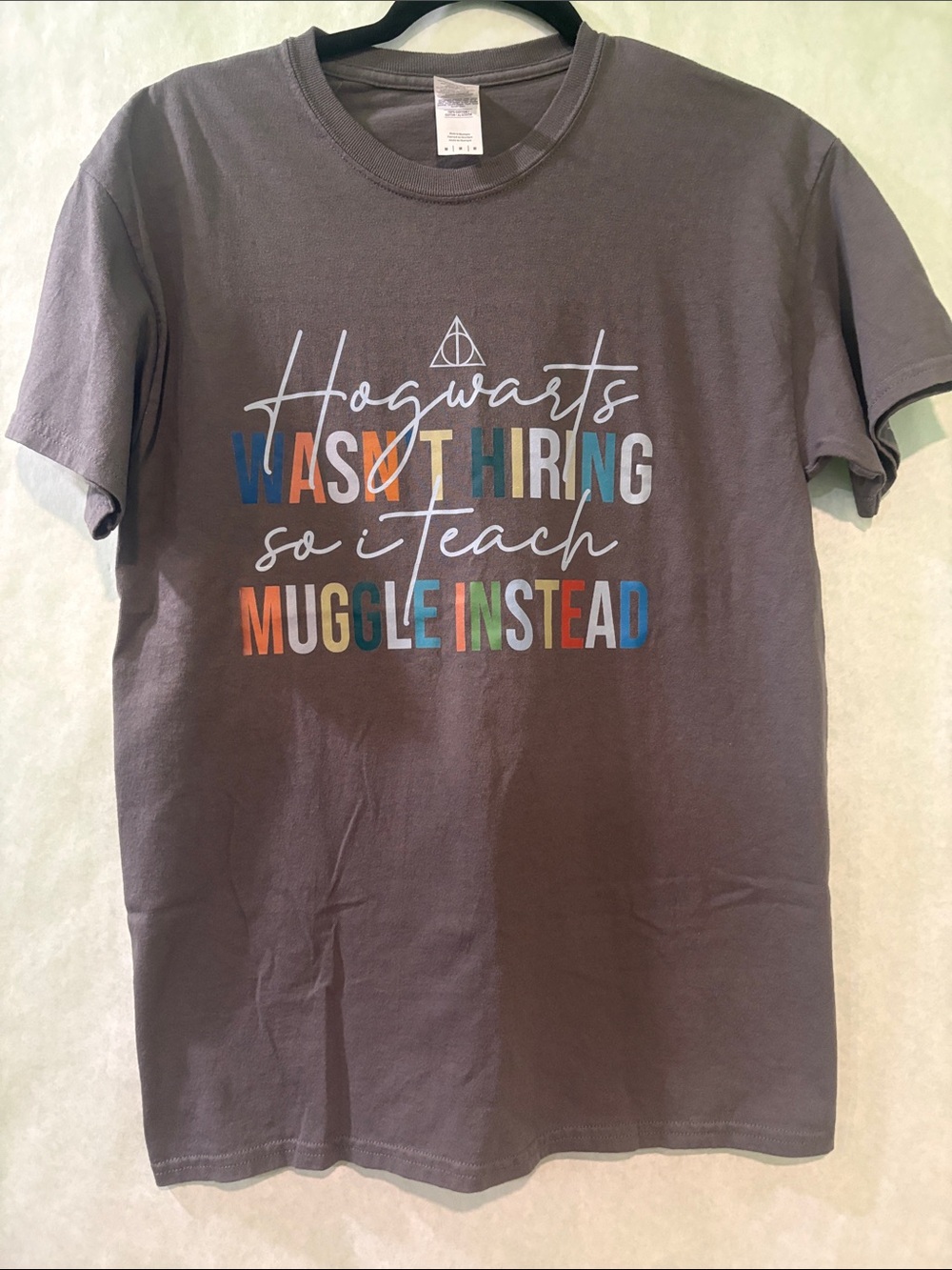 Gildan Grey Women’s Medium Hogwarts Graphic Tee with Multicolor Lettering